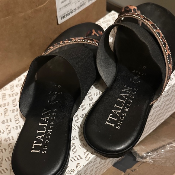 Italian Shoemakers Black Slides with Leopard Trim - Picture 4 of 4